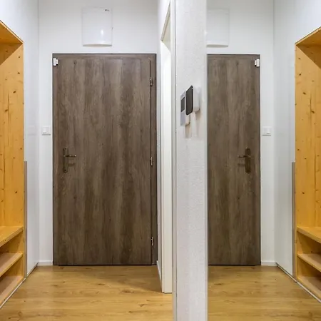 Apartament Lucnica *